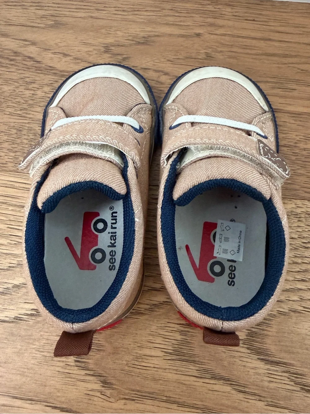 See Kai Run Toddler Size 6 Velcro Sneakers